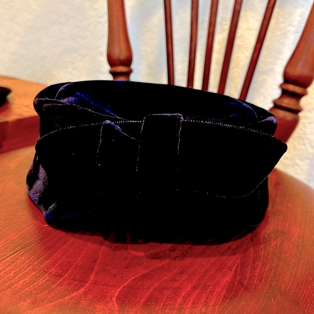 Vintage blue velvet Lillian Merle pillbox hat 💙🌹